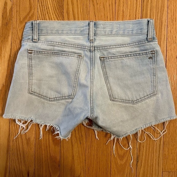 Madewell Maternity Relaxed Cutoff Low Rise Denim Jean Shorts elastic sides Sz 23 - Picture 2 of 8